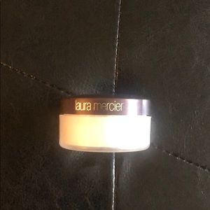 Laura Mercier brightening powder